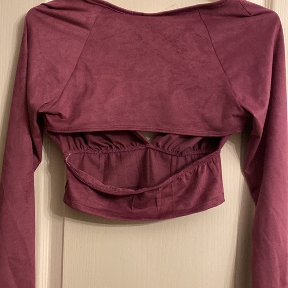 Dark magenta cropped long sleeve with open back - Picture 2 of 2